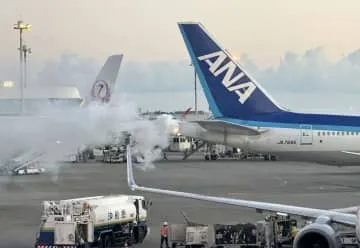 那覇空港で全日空機から煙