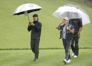 降雨で順延、54Hに短縮