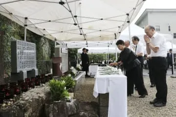 紀伊豪雨13年、献花し追悼