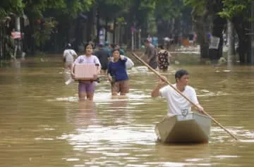 東南アジア台風250人超死亡