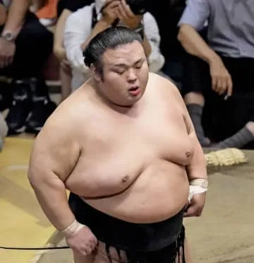 関脇貴景勝が首痛で休場