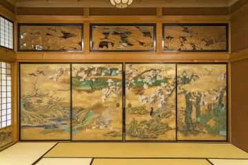 青森と英国、四季花鳥図に