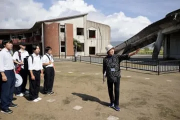 輪島高の生徒が震災遺構視察