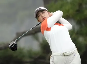 山下美夢有、68で首位浮上