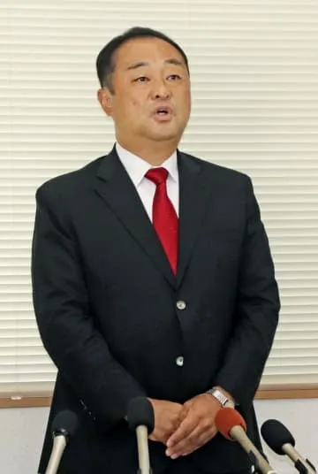 議員辞職の宮沢博行氏、出馬表明