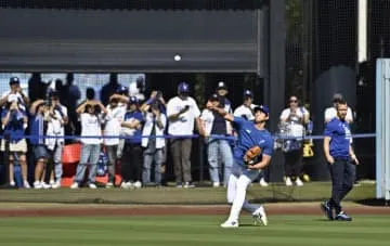 大谷が70mの遠投