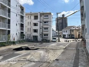 広島市の道路陥没、9棟「危険」