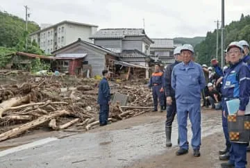 首相、能登半島の被災地視察