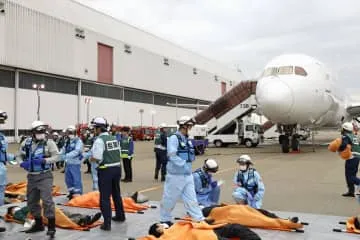 成田空港で大規模訓練