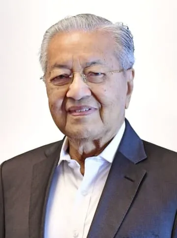 マハティール元首相、入院
