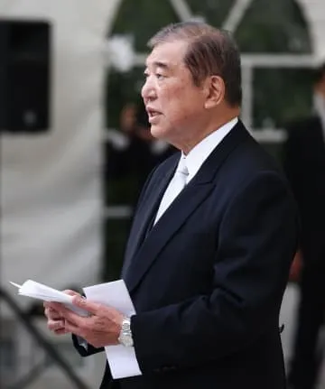 首相、殉職自衛隊員を追悼
