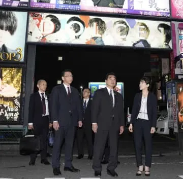 悪質ホスト対策、年内に報告書