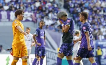 広島連敗、2差の2位