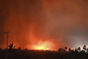 フロレス島で噴火、10人死亡