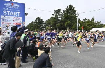 1万7千人、海の上をマラソン