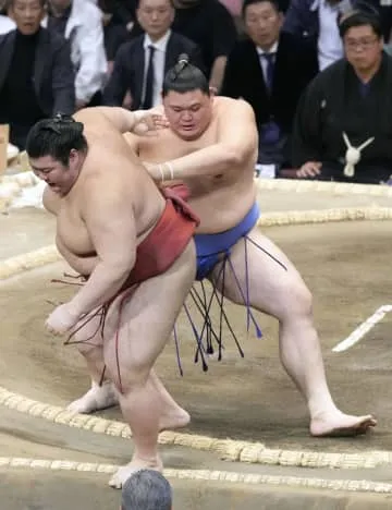 大の里4勝目、豊昇龍5連勝