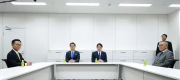 「年収の壁」解消、3党協議へ