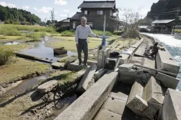 稲作4割減、護岸崩壊で水田が沼に