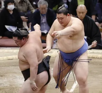 大の里と豊昇龍が3連勝