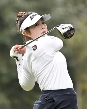 山下美夢有が単独首位守る