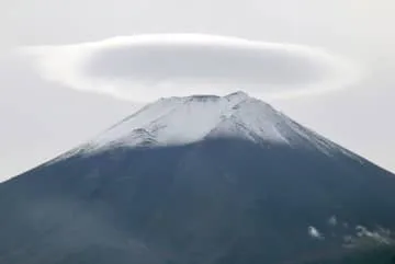 富士山、巨大な笠雲