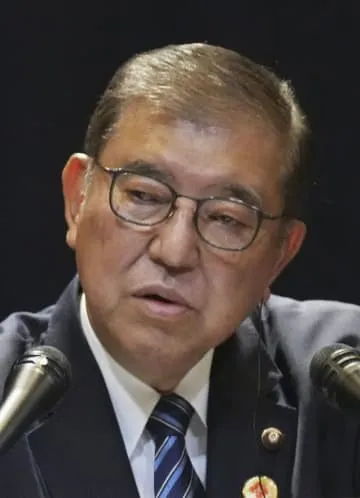 首相、政活費廃止「早急に結論」