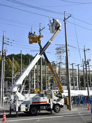 豪雨で停電を想定、早期復旧訓練