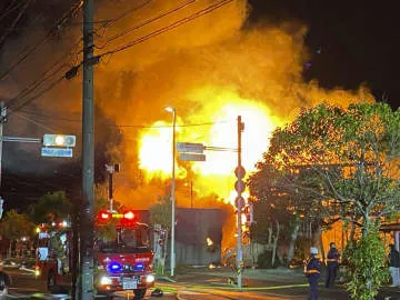 島根で住宅火災、3人死亡