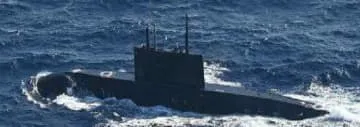 ロシア潜水艦が接続水域航行