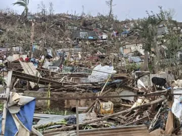 サイクロンで14人死亡