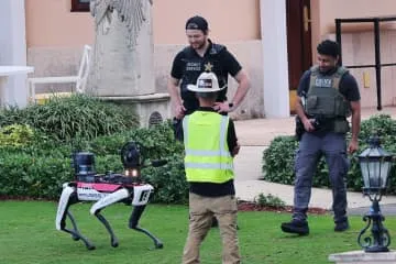 トランプ氏邸にロボット犬