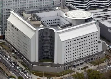 大阪府警巡査部長、部下を殴打か