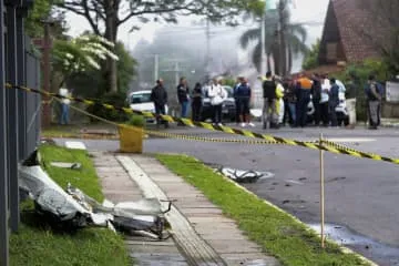 ブラジル南部で小型機墜落