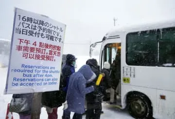 山形・銀山温泉、マイカー規制