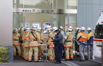 化学物質吸い24人搬送