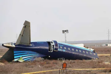 旅客機墜落の原因解明を