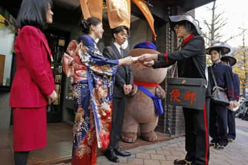 年賀状、いざ新春の街へ