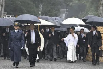 首相が伊勢神宮を参拝