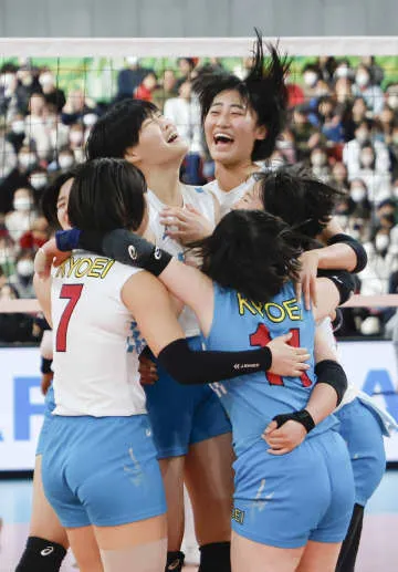 女子は共栄学園と成徳が決勝へ