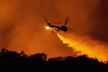 ロス山火事、死者16人に