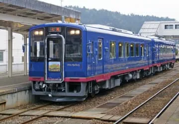 能登の震災語り部列車、定期運行