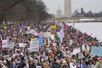 米各地で反トランプ集会