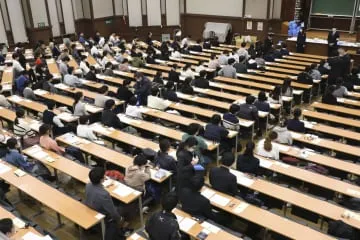 大学入学共通テスト、初日終える