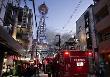 大阪・新世界でビル火災