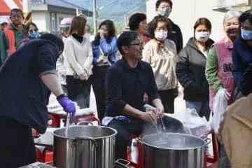 台南の被災住民にラーメン提供