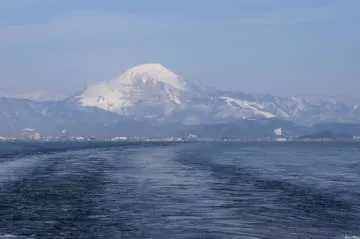 琵琶湖上からの雪景色いかが