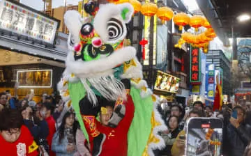 横浜中華街、春節迎え獅子舞