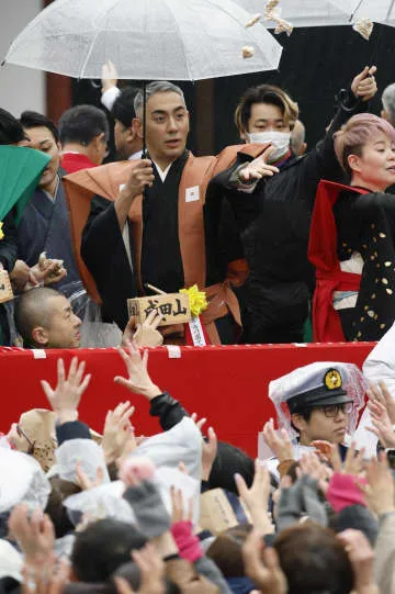 成田山新勝寺で節分豆まき