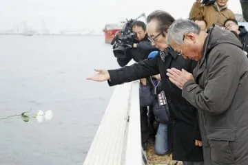 クルーズ船コロナ集団感染で献花