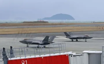 米軍機2機、松山空港に緊急着陸